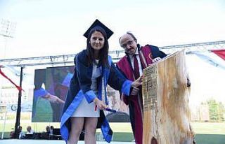 Yeni sağlık neferleri mezuniyet gururunu yaşadı