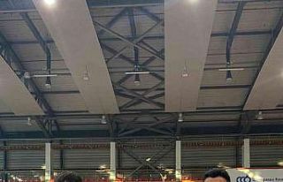 Yıldırım karatede geleneği bozmadı