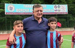 Yılmaz Vural, Borçka Trabzonspor Okulu’nu ziyaret...