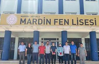 YKS’de derece yapan Mardin Fen Lisesi öğrencileri...