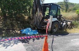 Yol çalışmasını izleyen şahıs iş makinesinin...