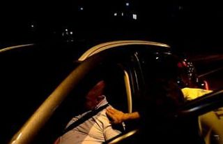 Yol ortasında direksiyon başında sızdı, polis...