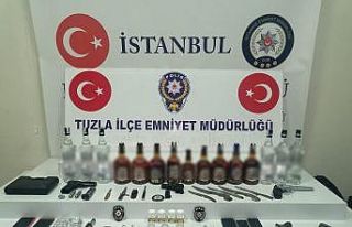 Yol uygulamasında durdurulan otomobilden ’cephanelik’...