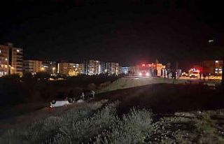 Yolu karıştıran otomobil dere yatağına uçtu;...