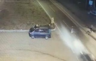 Yolun karşısına geçmek isterken canından oldu,...