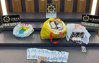 Yüklü miktar uyuşturucu hapla yakalanan 3 şüpheli...