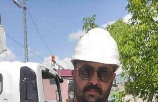 Yuvada ayağına ip dolanan leylek, ekiplerce kurtarıldı