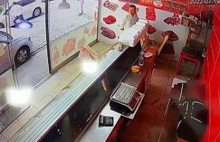 Zeytinburnu’nda yolda yürüyen kadın kör kurşunun...