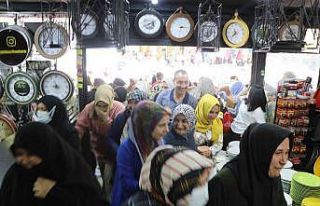 Züccaciye mağazasının açılışında izdiham