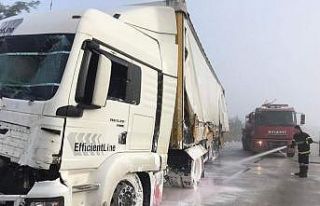 Afyonkarahisar-Antalya karayolu devrilen tır yüzünden...