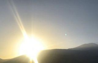 Ağrı Dağı’nda güneşin doğuşu