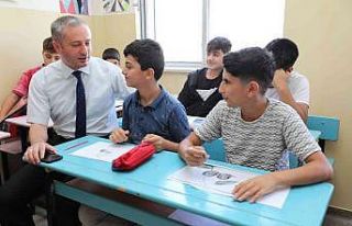 Ağrı Milli Eğitim Müdürü Kökrek, okullarda...