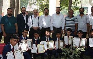 Ağrı’da hafızlık eğitimini tamamlayan öğrenciler...