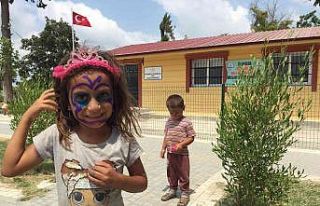 Ahır olarak kullanılan köy okulu yaşam merkezi...