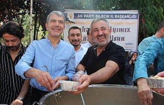 AK Parti bin 500 kişiye aşure dağıttı