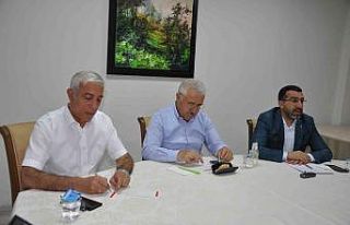 AK Parti heyeti basınla buluştu