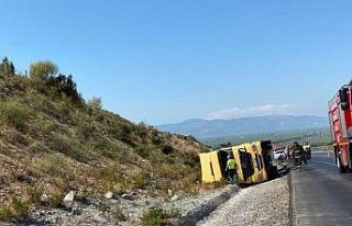 Akaryakıt tankeri devrildi, yakıt sızıntısının...