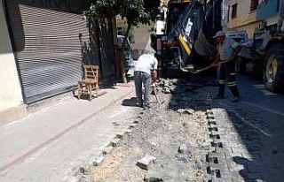 Akdeniz’de asfalt ve kaldırım çalışmaları...