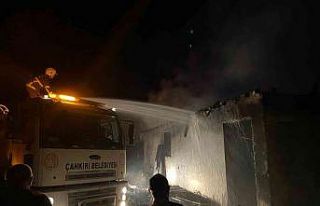 Alevlere teslim olan ev ve ahır kullanılmaz hale...