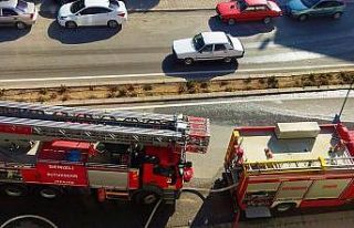 Alevlerin yükseldiği ev kullanılmaz hale geldi