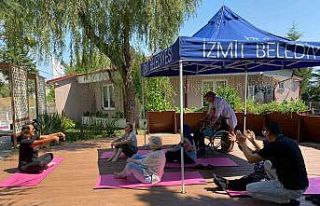 Alzaymır hastaları yoga yaptı
