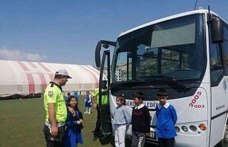 Amaç kazaları önlemek, 300 öğrenciye eğitim...