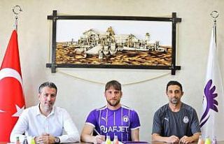 Anıl Atağ sözleşmesini 2 yıl daha uzattı