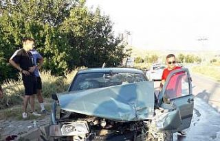 Ankara’da otomobil traktöre çarptı: 2 ağır...