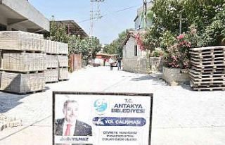 Antakya Belediyesi yol çalışmaları sürüyor