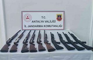 Antalya’da jandarma 10 adet ruhsatsız av tüfeği...