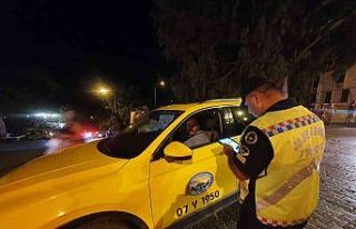 Antalya’da jandarmadan taksilere denetim