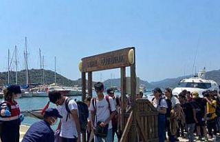 Antalya’da Kekova Adası’na bırakılan 160 düzensiz...