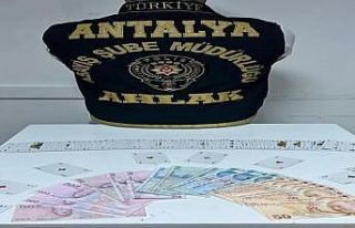 Antalya’da kumar operasyonu: 8 kişiye 14 bin 421...