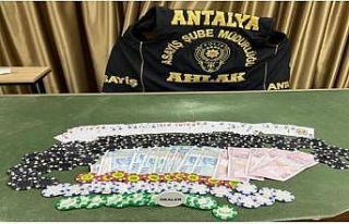 Antalya’da polisten kumar baskını
