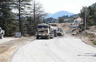 Antalya’yı kırsaldan Kumluca’ya bağlayan yolda...