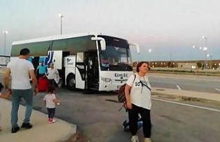 Arızalanan otobüs yolda kaldı, yolcular perişan...