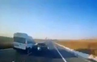 Arnavutköy’de kaza anı güvenlik kamerasında:...