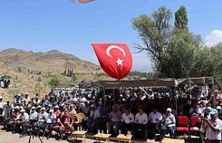 Aşık Sümmani doğduğu köyde düzenlenen şenlikle...
