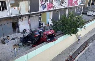 Ataşehir’de yanlışlıkla gaza basan sürücü...