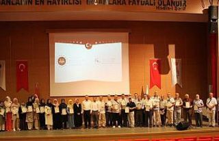 Aydınlı hacılar, katılım sertifikalarını aldı