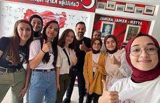 Aynı sınıfta okuyan 7 kız öğrencinin YKS başarısı