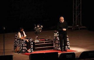 ’Baba Kız Oyunu’ Kuşadalı sanatseverlerle buluştu