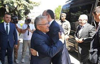 Bakan Muş’tan Başkan Büyükkılıç’a tebrik...