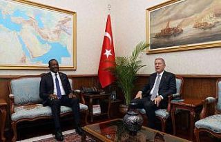 Bakanı Akar, Kamerun Büyükelçisi Tchatchouwo’yu...