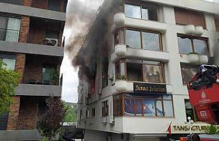 Bakırköy’de güzellik merkezi alev alev yandı