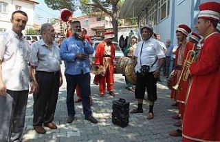 Balıkesir’de mehterli ve atlı köy düğünü...