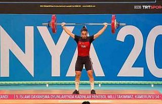 BARÜ öğrencisi Berfin Altun’dan gümüş madalya