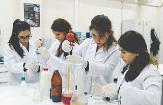 BARÜ, zirve yolculuğunda yeni öğrencilerini bekliyor