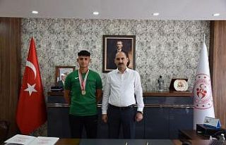 Başarılı sporcudan İl Müdürü Özdemir’e ziyaret