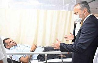 Başkan Aktaş kazada yaralananları ziyaret etti
